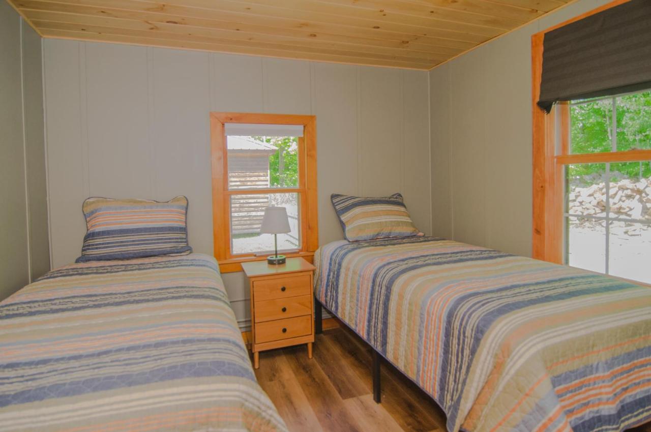 Mountain Lake Cottages Westmore Bagian luar foto